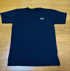 Tシャツ　アンダーアーマー　黒　YLG（150センチ）