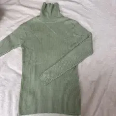 TWO:C ペールグリーン　ハイネックセーター　M