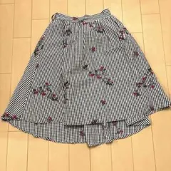 フレアスカート 黒白ギンガムチェック 花柄刺繍のサムネイル