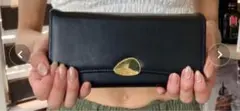 ⭐︎週末値下げ⭐︎黒の長財布 金色の金具