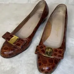 フェラガモ ヴァラ リボン パンプス 6 1/2 クロコ型押し ブラウン