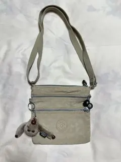 キプリング サコッシュ モンキーチャーム付き　最終お値段