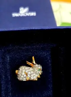 Swarovski ピンブローチ テディベア - メルカリ