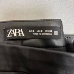 美品　フェイクレザー　パンツ　形綺麗です