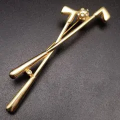 ゴルフクラブとボールのブローチ