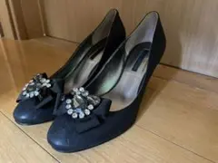 【アンタイトル】7センチヒール 黒パンプス（シューズクリップ付）のサムネイル