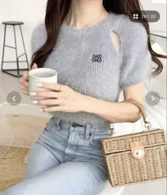 mily bilet 胸刺繍肩スリット半袖シャギーニットプルオーバーのサムネイル
