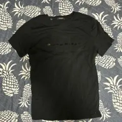 GUESS ブラック Tシャツ