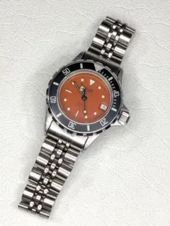 激レア　HEUER 旧ロゴ　オレンジダイバー　professional 新品電池のサムネイル