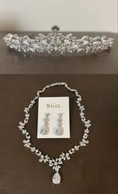 Bliss ブライダルアクセサリー 3点セット ティアラ ネックレス ピアス