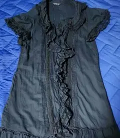 インゲボルグ フリル付き黒チュニック　Mサイズ