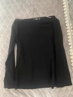 オフショルダー 黒 長袖 トップス