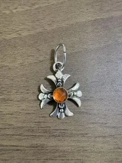 ペンダントトップ　クロス型オレンジストーンペンダント