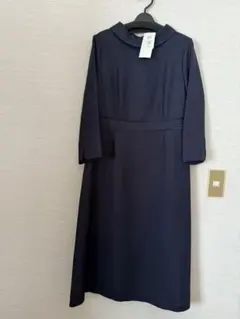 【新品未使用】UNTITLED紺色ワンピース