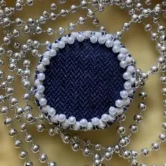 ミナペルホネン　ハンドメイドブローチ タンバリンに，パール