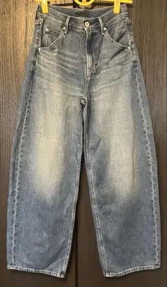 UNIQLOバギーカーブジーンズ 24