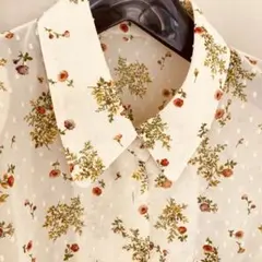 花柄長袖シャツ　クリーム色　オレンジのお花柄　ブラウス　春夏向　フリーサイズ