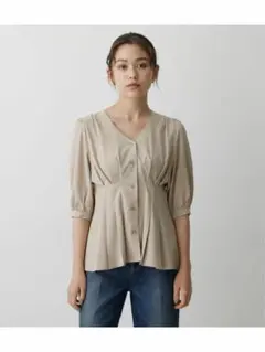 ✨新品未使用✨ AZUL BY MOUSSY タックペプラムブラウス　ベージュ