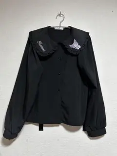 美品　クロミ　フリル付き黒長袖シャツ 猫イラスト付きのサムネイル