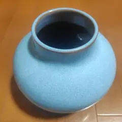【未使用】淡青丸形陶器花瓶（常滑焼窯元：日本クラフト）高さ約19cmのサムネイル
