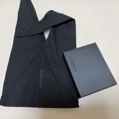 SUQQUの黒色ポーチ 化粧ポーチ アイシャドウ箱のサムネイル
