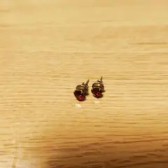 レッドストーン スタッドピアス