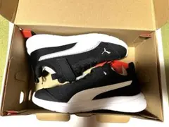 Puma 子供用 ブラックスニーカー 19cm