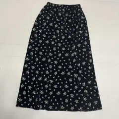ブラック小花柄ロングスカート