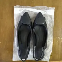 黒いポインテッドトゥハイヒール