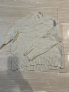 《ユニクロ》アイボリー ハイネックニットセーター