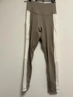 reebokキレイフィット ハイウエストレギンス ベージュ/ホワイト