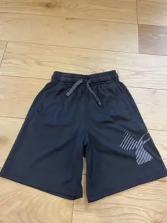 Under Armour 黒 ハーフパンツ YSM 130