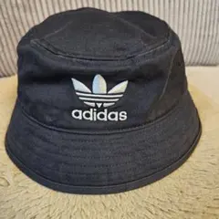adidas バケットハットのサムネイル