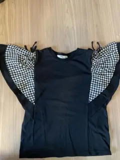 かわいいショルダーカットTシャツのサムネイル