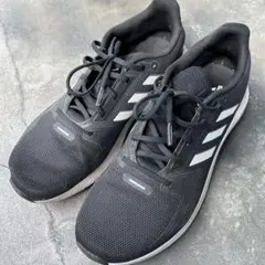 adidas ブラック スニーカー