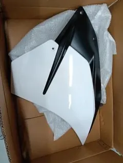 RC390初期型　右サイドカウル未使用のサムネイル