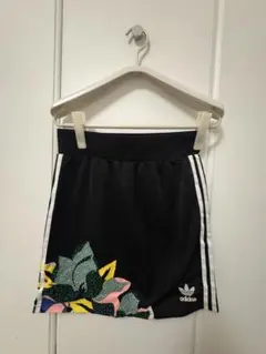 adidas ミニスカートのサムネイル