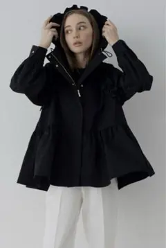 未使用　美品　メゾンドドルチェ マウンテンパーカー キッズ　140-150 2WAY バルーンシルエット マウンテンパーカー[品番：VR000009594