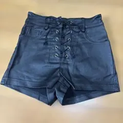 フェイクレザー　ショートパンツ　編み上げ