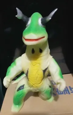 GIGIGU ギギグ 蓄光ソフビ2体　PEEK A BOO TOY GIGIGU ギギグ 蓄光ソフビ2体 PEEK A BOO TOY - メルカリ