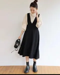 and me アンドミー　ジャンパースカート Vネック ワンピース　ネイビーのサムネイル