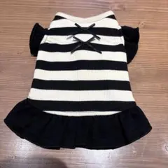 犬服 黒と白のストライプ フリル付き