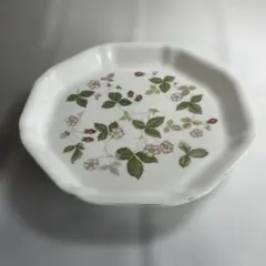Wedgwood Wild Strawberry 八角形皿24.5