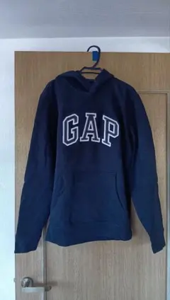 GAP 黒 フード付きパーカー