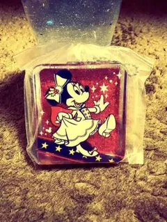 Disney カプセルトイ　ミニーマウス