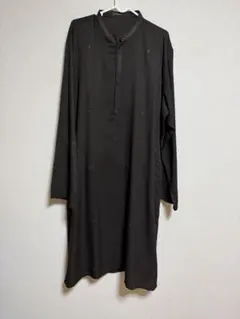 黒の刺繍入り長袖チュニック