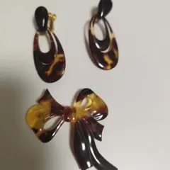 べっこう イヤリングとリボンブローチセット