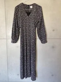 312. Isn't She? パフスリーブVネック花柄ワンピのサムネイル