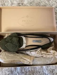 PRADA スエード リボン フラットシューズ 羊革の高級感のサムネイル