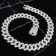 本日までの出品)Glitter キューバンチェーン ネックレス - メルカリ